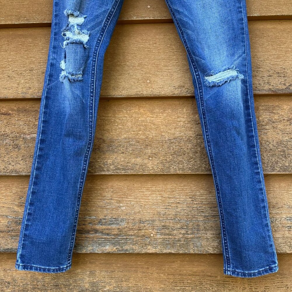 Hollister Embroidered Skinny Distressed MId-Rise Blue Jeans Size 5 - Picture 5 of 14